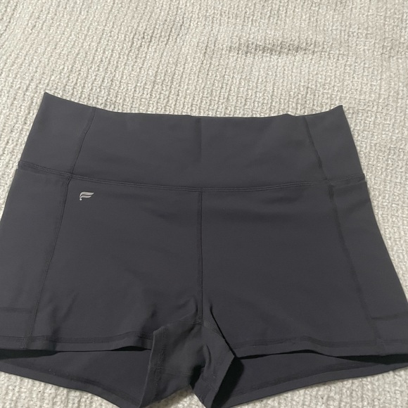 Fabletics pure luxe 6” 2 shorts black and grey - Picture 4 of 6